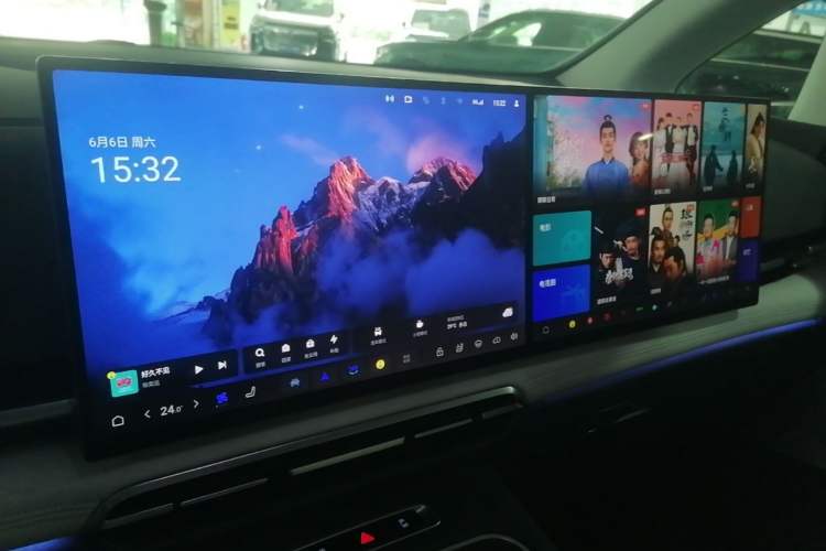 Used VOYAH Dream 2025 PHEV Four-Wheel-Drive Flagship Kunpeng Edition Audio And AC Panel