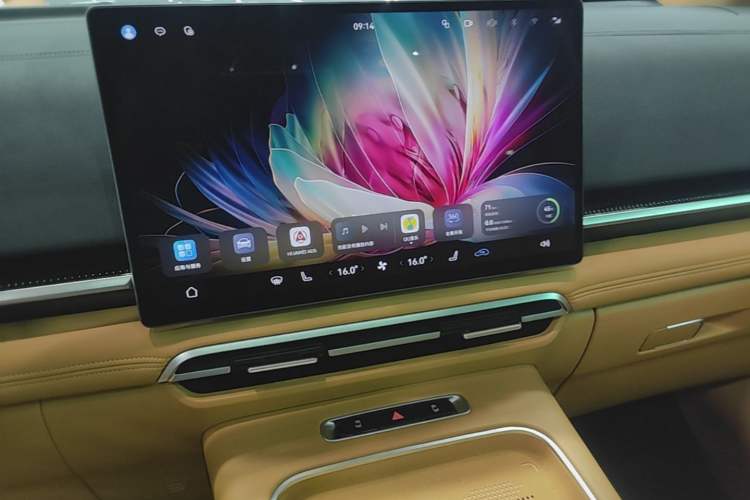 Used VOYAH Dream 2025 PHEV Four-Wheel Drive Prestige Qiankun Edition Audio And AC Panel