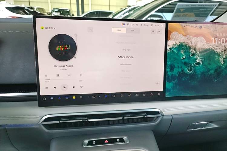Used VOYAH Dream 2025 PHEV Four-Wheel-Drive Flagship Kunpeng Edition Audio And AC Panel