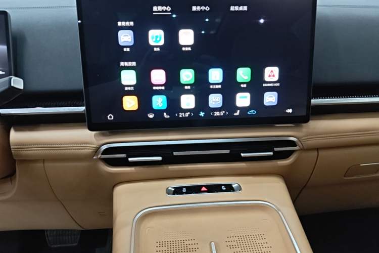 Used VOYAH Dream 2025 PHEV Four-Wheel Drive Prestige Qiankun Edition Audio And AC Panel