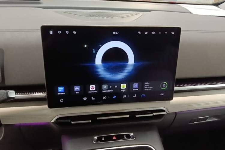 Used VOYAH Dream 2025 PHEV Four-Wheel-Drive Flagship Version – Qiankun Edition Audio And AC Panel