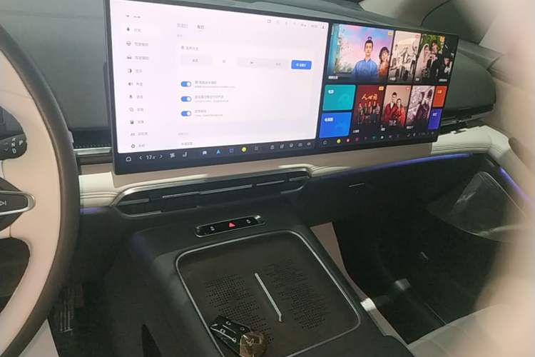 Used VOYAH Dream 2025 PHEV Four-Wheel-Drive Flagship Kunpeng Edition Audio And AC Panel