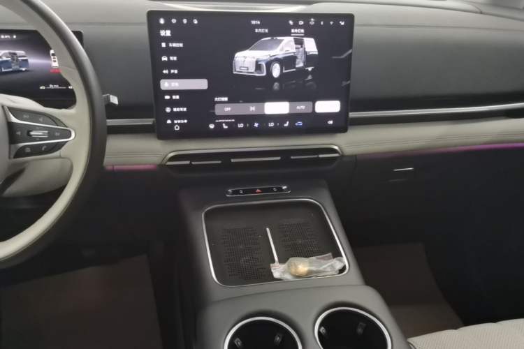 Used VOYAH Dream 2025 PHEV Four-Wheel-Drive Flagship Version – Qiankun Edition Audio And AC Panel