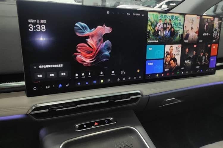 Used VOYAH Dream 2025 PHEV Four-Wheel-Drive Flagship Kunpeng Edition Audio And AC Panel