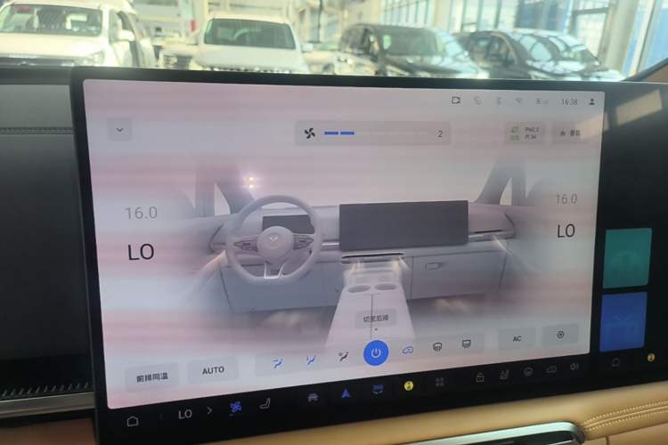 Used VOYAH Dream 2025 PHEV Four-Wheel-Drive Flagship Kunpeng Edition Audio And AC Panel
