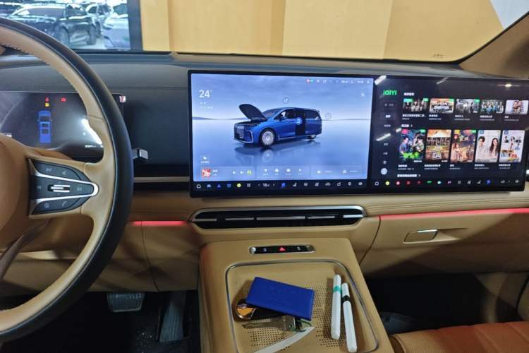 Used VOYAH Dream 2025 PHEV Four-Wheel Drive Prestige Kunpeng Edition Audio And AC Panel