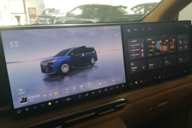 Used VOYAH Dream 2025 PHEV Four-Wheel-Drive Flagship Kunpeng Edition Audio And AC Panel