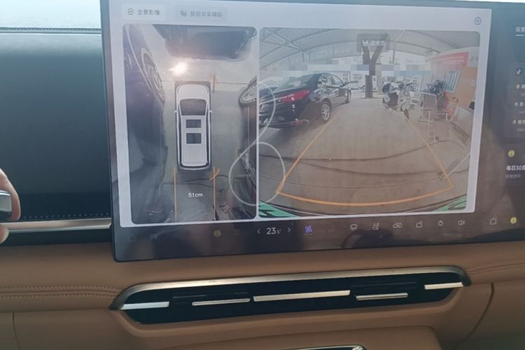 Used VOYAH Dream 2025 PHEV Four-Wheel-Drive Flagship Kunpeng Edition Audio And AC Panel