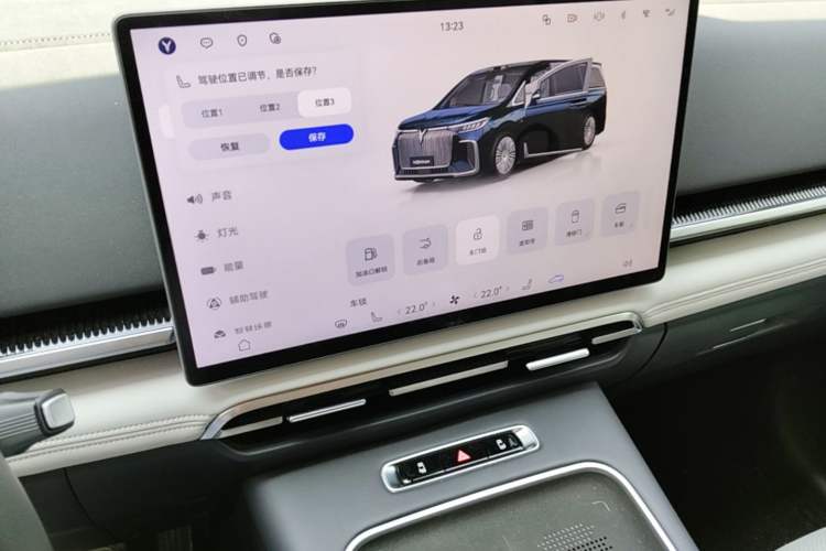Used VOYAH Dream 2025 PHEV Four-Wheel Drive Prestige Qiankun Edition Audio And AC Panel