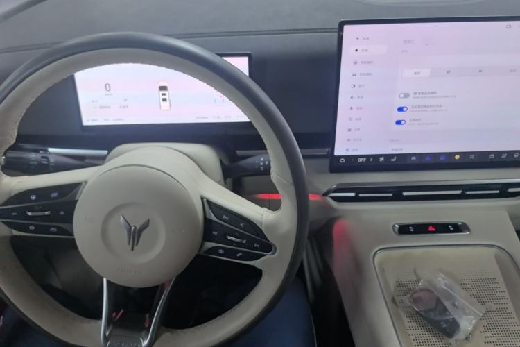 Used VOYAH Dream 2025 PHEV Four-Wheel-Drive Flagship Kunpeng Edition Center Console