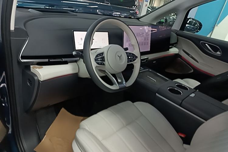 Used VOYAH Dream 2025 PHEV Four-Wheel-Drive Flagship Kunpeng Edition Center Console