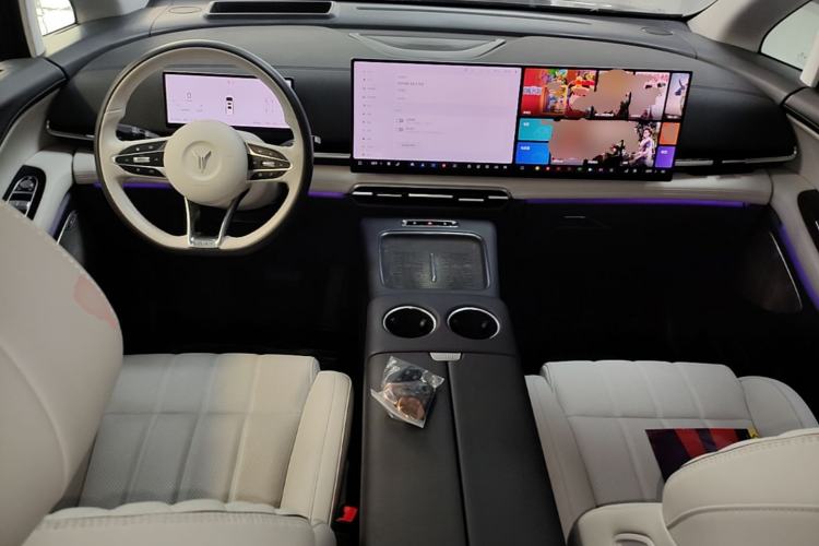 Used VOYAH Dream 2025 PHEV Four-Wheel-Drive Flagship Kunpeng Edition Center Console