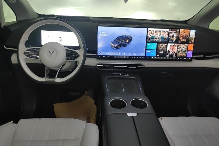 Used VOYAH Dream 2025 PHEV Four-Wheel-Drive Flagship Kunpeng Edition Center Console