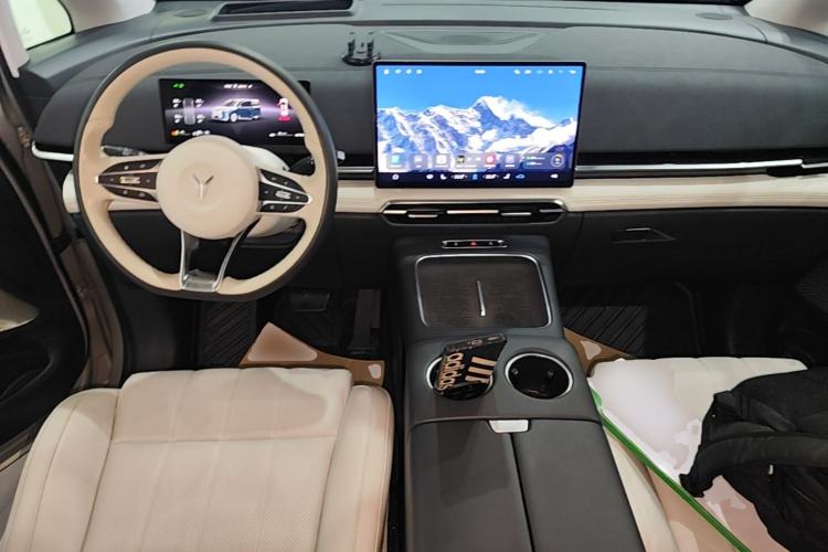 Used VOYAH Dream 2025 PHEV Four-Wheel-Drive Flagship Version – Qiankun Edition Center Console