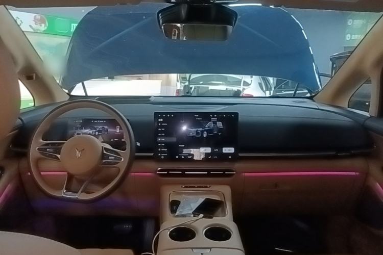 Used VOYAH Dream 2025 PHEV Four-Wheel Drive Prestige Qiankun Edition Center Console