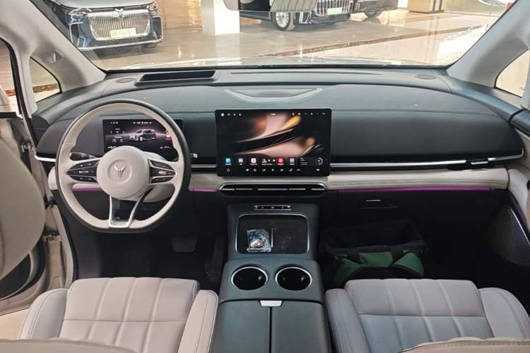 Used VOYAH Dream 2025 PHEV Four-Wheel-Drive Flagship Version – Qiankun Edition Center Console