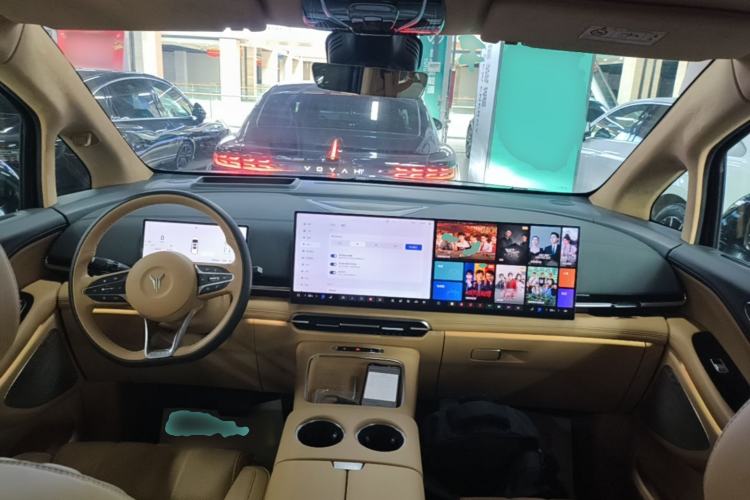 Used VOYAH Dream 2025 PHEV Four-Wheel-Drive Flagship Kunpeng Edition Center Console