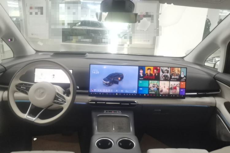 Used VOYAH Dream 2025 PHEV Four-Wheel-Drive Flagship Kunpeng Edition Center Console