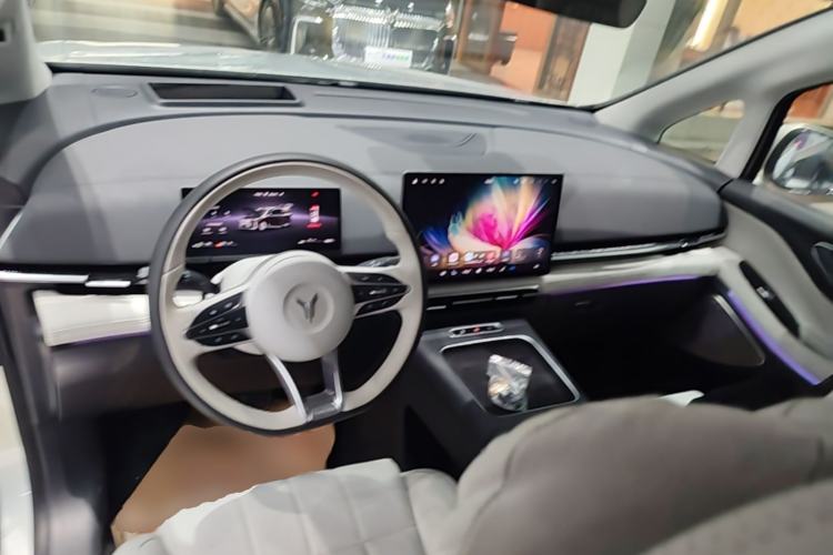 Used VOYAH Dream 2025 PHEV Four-Wheel-Drive Flagship Version – Qiankun Edition Center Console