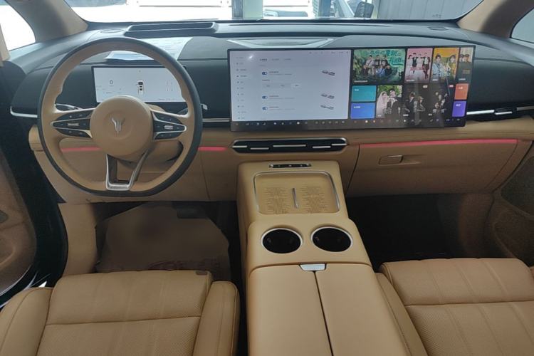 Used VOYAH Dream 2025 PHEV Four-Wheel-Drive Flagship Kunpeng Edition Center Console