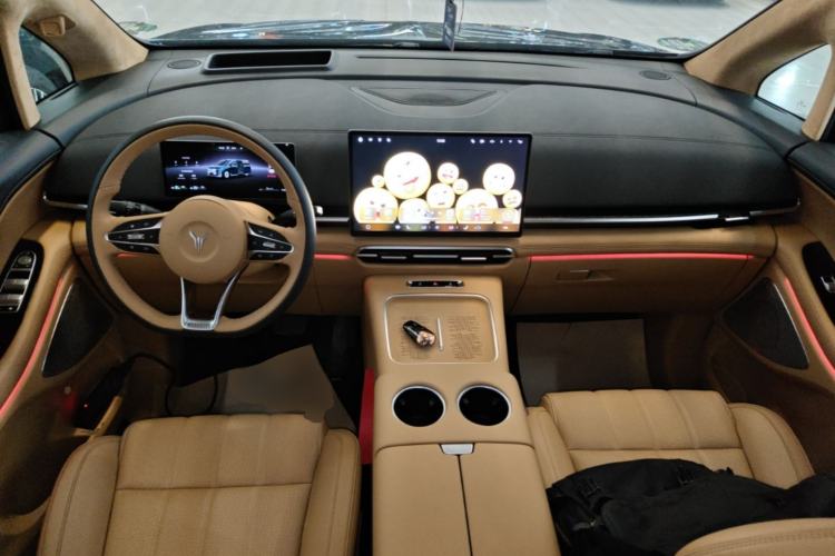 Used VOYAH Dream 2025 PHEV Four-Wheel Drive Prestige Qiankun Edition Center Console