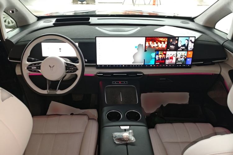 Used VOYAH Dream 2025 PHEV Four-Wheel-Drive Flagship Kunpeng Edition Center Console