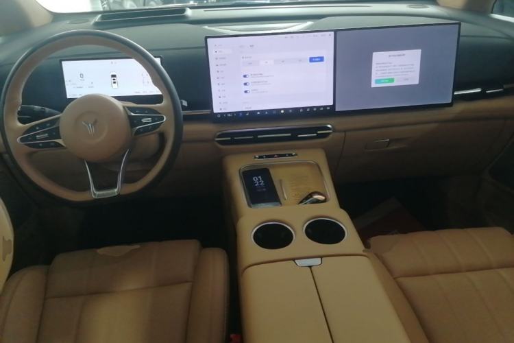 Used VOYAH Dream 2025 PHEV Four-Wheel-Drive Flagship Kunpeng Edition Center Console
