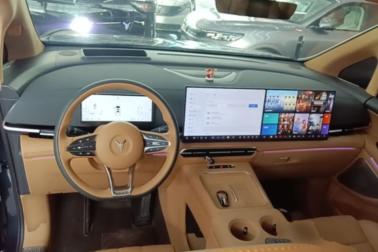 Used VOYAH Dream 2025 PHEV Four-Wheel-Drive Flagship Kunpeng Edition Center Console