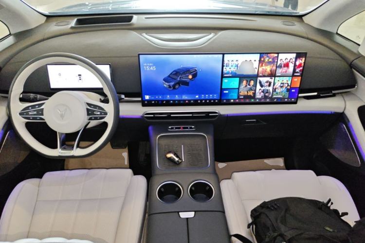 Used VOYAH Dream 2025 PHEV Four-Wheel-Drive Flagship Kunpeng Edition Center Console