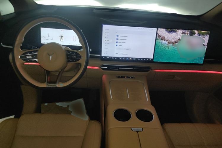Used VOYAH Dream 2025 PHEV Four-Wheel-Drive Flagship Kunpeng Edition Center Console