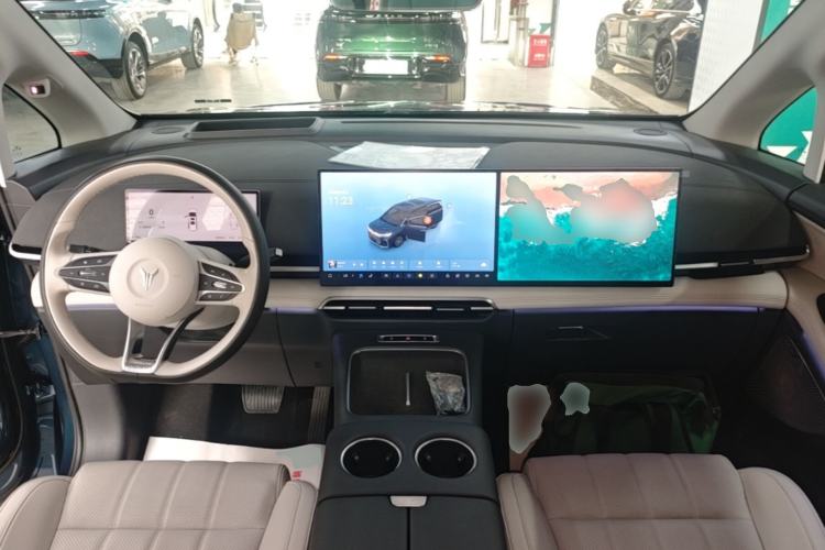 Used VOYAH Dream 2025 PHEV Four-Wheel Drive Prestige Kunpeng Edition Center Console