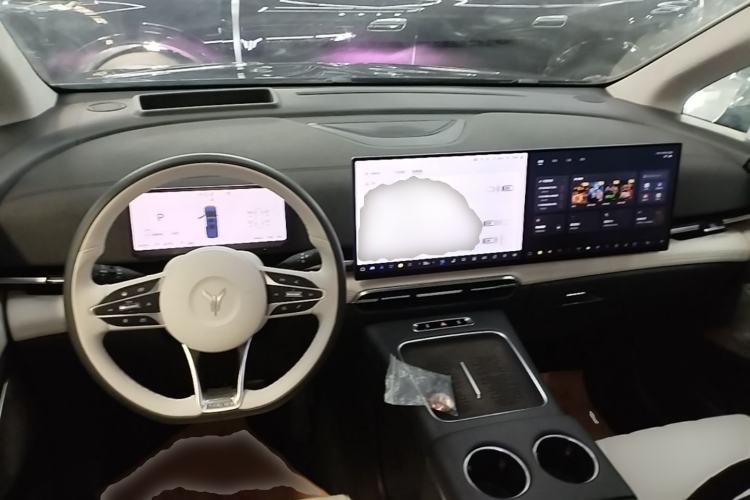Used VOYAH Dream 2025 PHEV Four-Wheel-Drive Flagship Kunpeng Edition Center Console