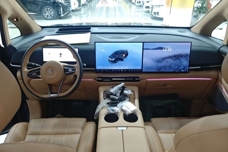 Used VOYAH Dream 2025 PHEV Four-Wheel-Drive Flagship Kunpeng Edition Center Console