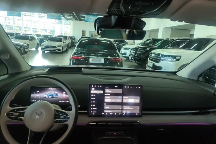 Used VOYAH Dream 2025 PHEV Four-Wheel-Drive Flagship Version – Qiankun Edition Center Console