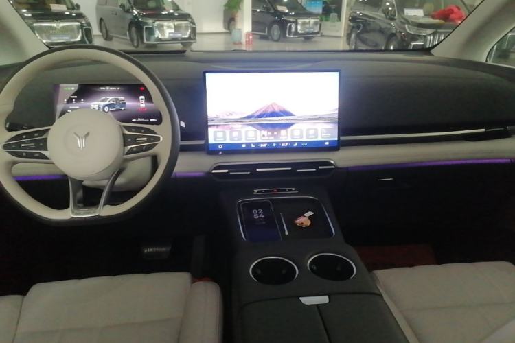 Used VOYAH Dream 2025 PHEV Four-Wheel-Drive Flagship Version – Qiankun Edition Center Console