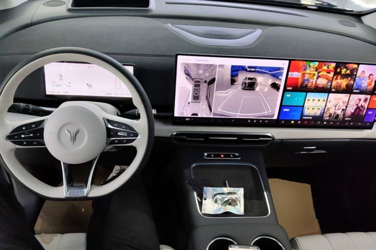 Used VOYAH Dream 2025 PHEV Four-Wheel-Drive Flagship Kunpeng Edition Center Console