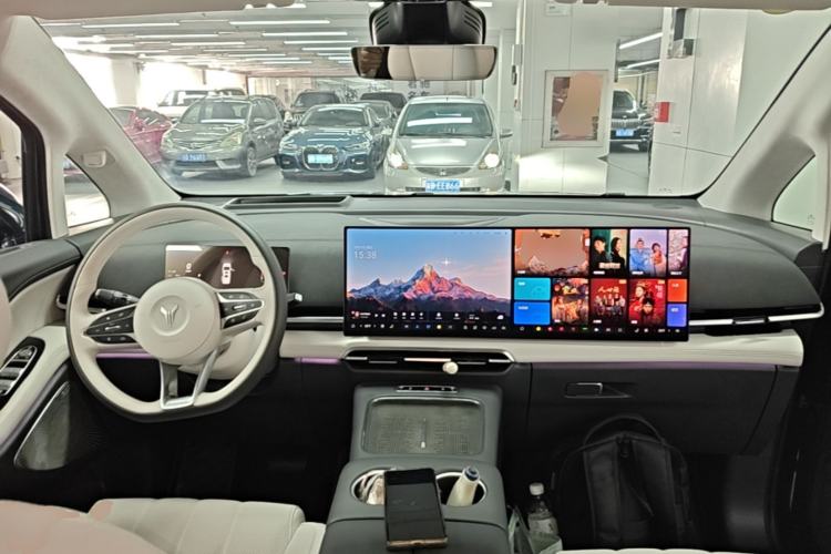 Used VOYAH Dream 2025 PHEV Four-Wheel-Drive Flagship Kunpeng Edition Center Console