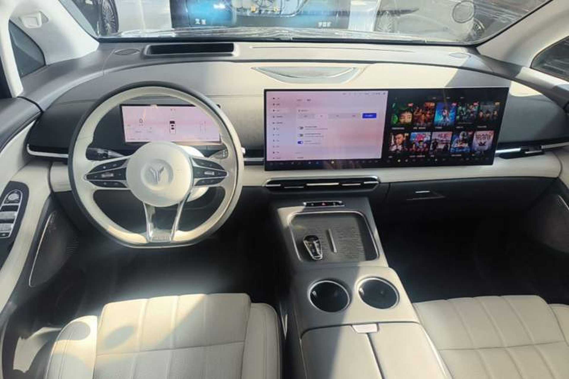 Used VOYAH Dream 2025 PHEV Four-Wheel-Drive Flagship Kunpeng Edition Center Console