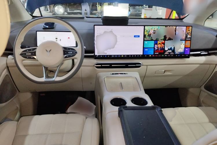 Used VOYAH Dream 2025 PHEV Four-Wheel-Drive Flagship Kunpeng Edition Center Console