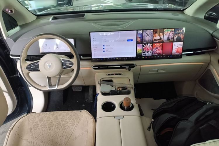 Used VOYAH Dream 2025 PHEV Four-Wheel-Drive Flagship Kunpeng Edition Center Console