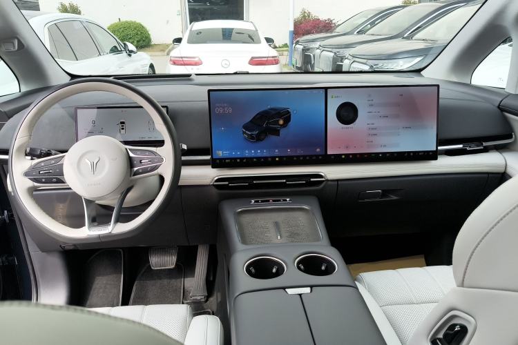 Used VOYAH Dream 2025 PHEV Four-Wheel-Drive Flagship Kunpeng Edition Center Console