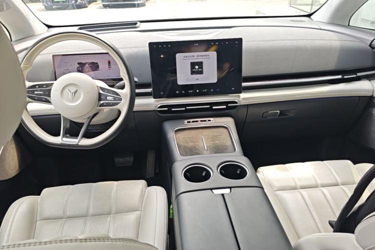 Used VOYAH Dream 2025 PHEV Four-Wheel-Drive Flagship Version – Qiankun Edition Center Console