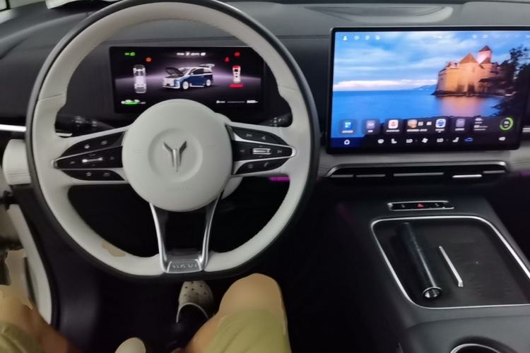 Used VOYAH Dream 2025 EV Four-Wheel-Drive Flagship Qiankun Version Center Console