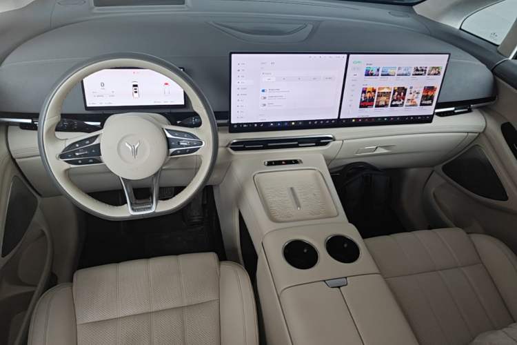 Used VOYAH Dream 2025 PHEV Four-Wheel-Drive Flagship Kunpeng Edition Center Console