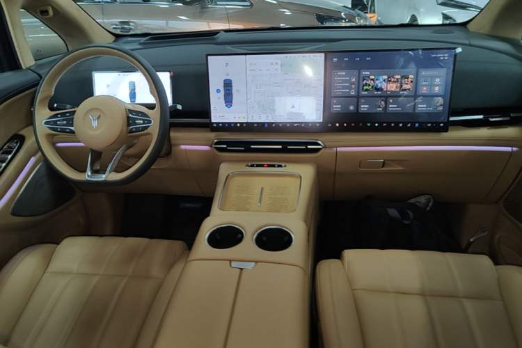 Used VOYAH Dream 2025 PHEV Four-Wheel-Drive Flagship Kunpeng Edition Center Console
