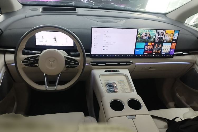 Used VOYAH Dream 2025 PHEV Four-Wheel-Drive Flagship Kunpeng Edition Center Console