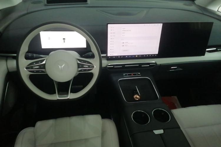 Used VOYAH Dream 2025 PHEV Four-Wheel-Drive Flagship Kunpeng Edition Center Console
