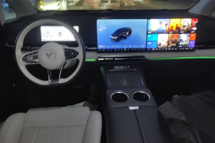 Used VOYAH Dream 2025 PHEV Four-Wheel-Drive Flagship Kunpeng Edition Center Console