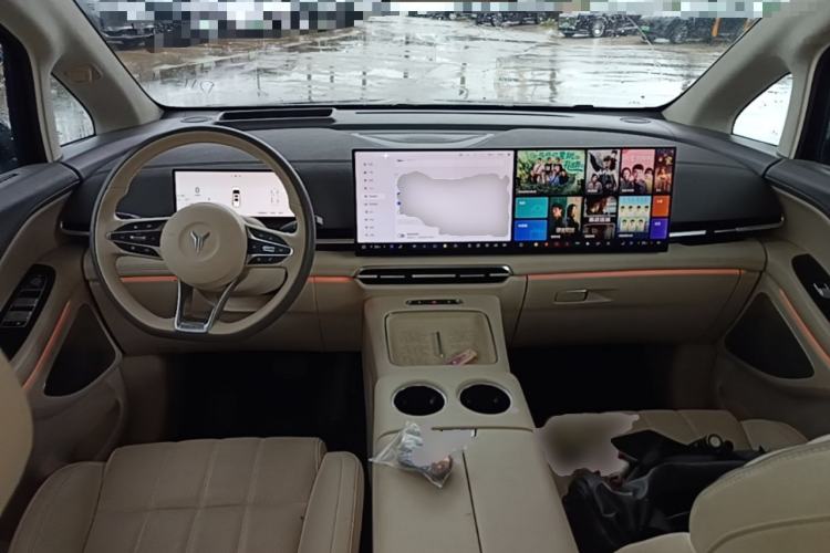 Used VOYAH Dream 2025 PHEV Four-Wheel-Drive Flagship Kunpeng Edition Center Console