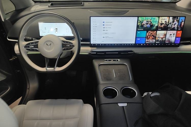 Used VOYAH Dream 2025 PHEV Four-Wheel-Drive Flagship Kunpeng Edition Center Console